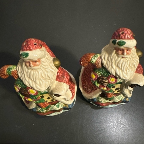 Vintage Santa salt and pepper shaker set - Picture 11 of 16